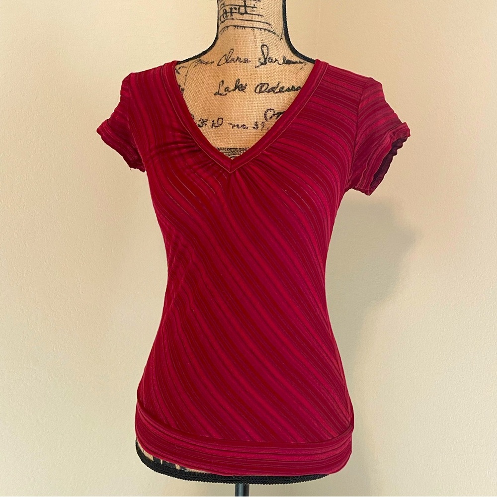 Very Flattering patterned red v neck T